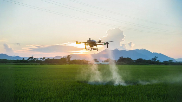 “农业+低空经济”:无人机如何重塑传统农业?(图1) “农业+低空经济”:无人机如何重塑传统农业?(图1)